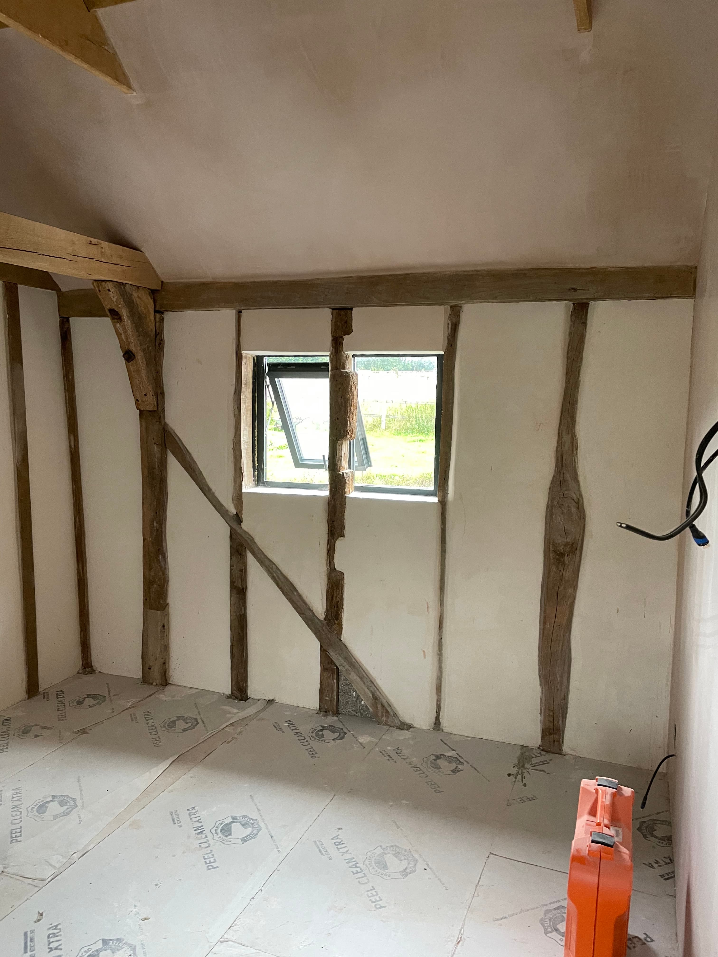 Skimming walls and ceilings - Image 1