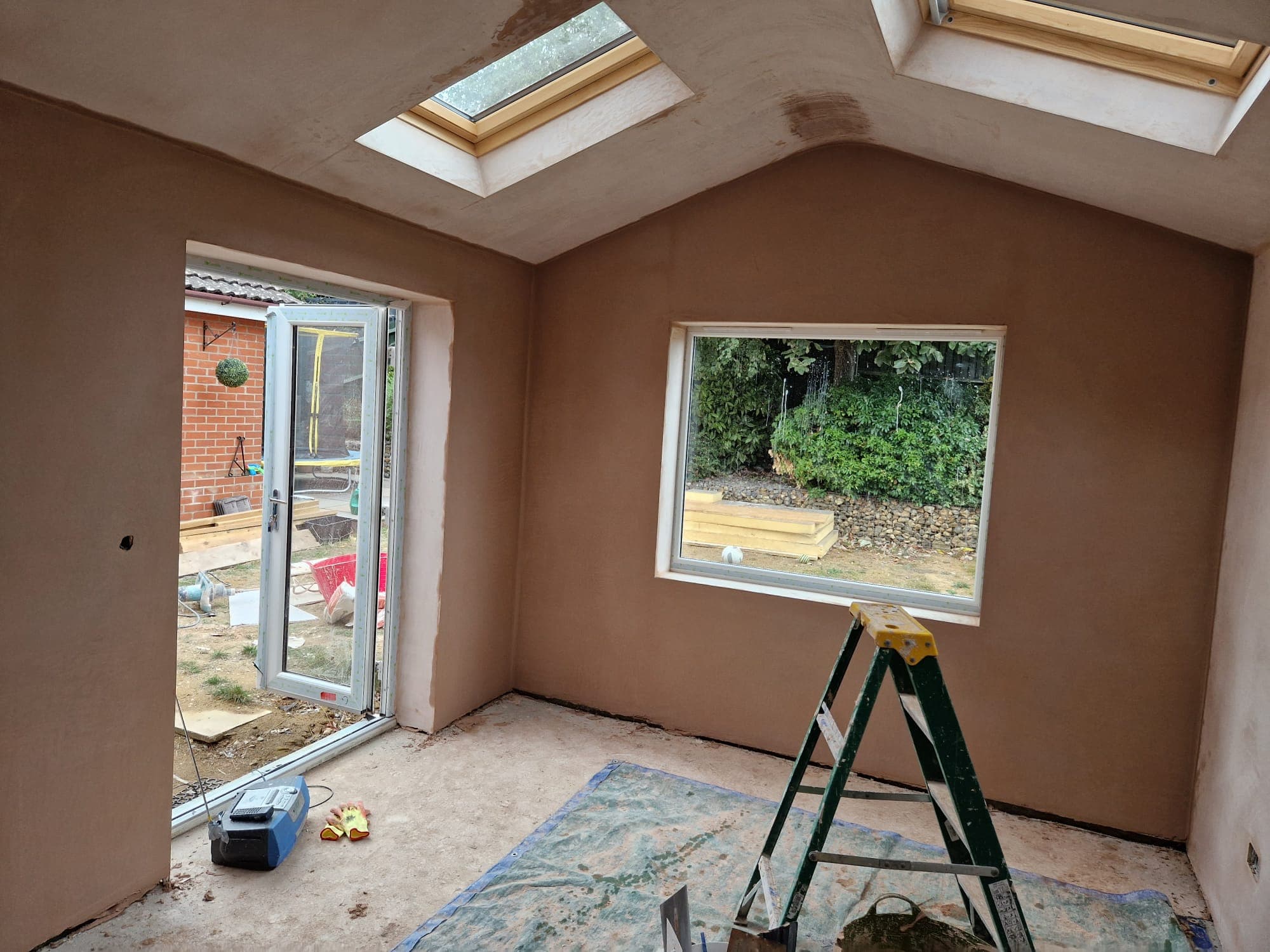 Skimming walls and ceilings - Image 10