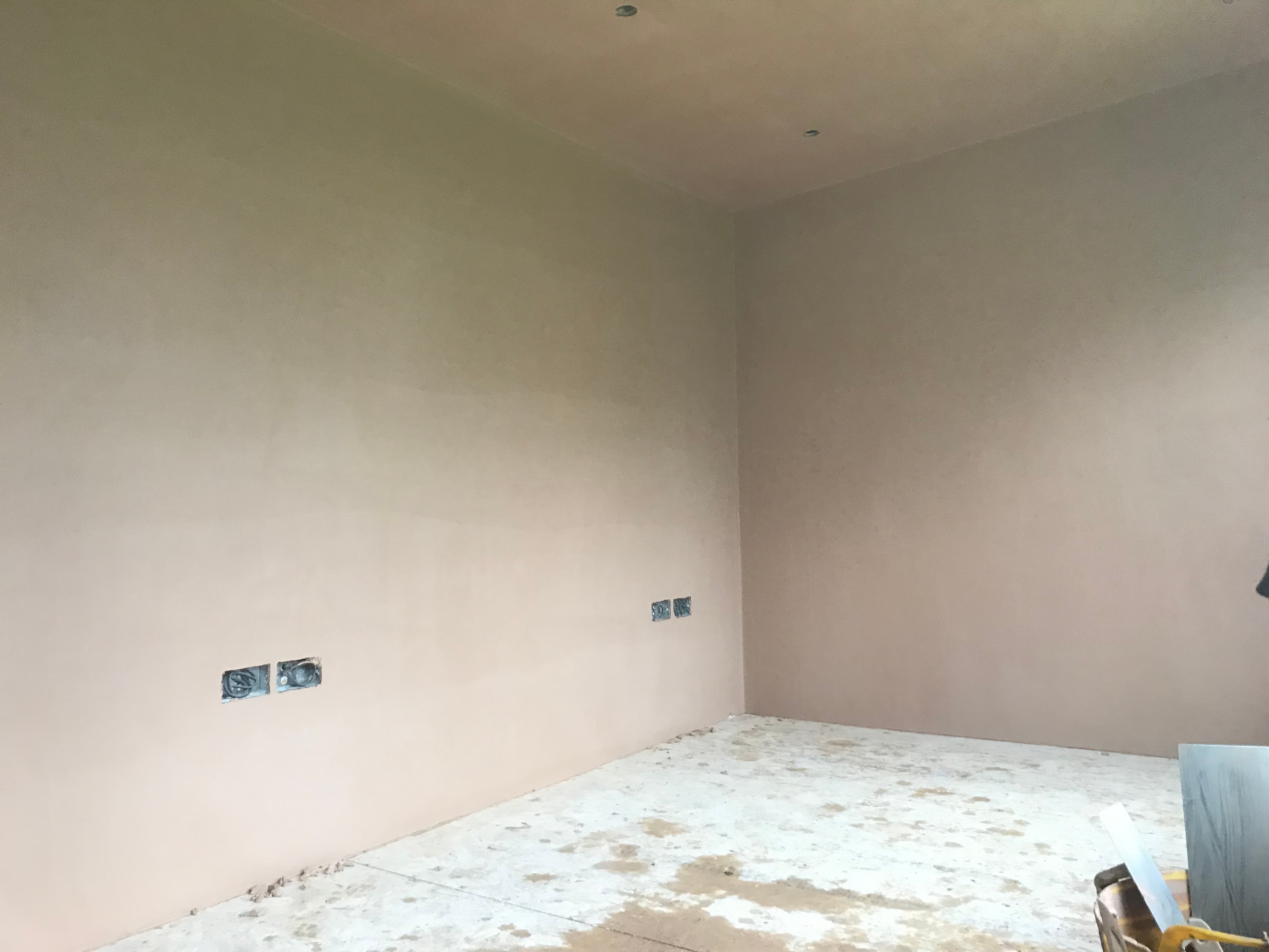Skimming walls and ceilings - Image 36