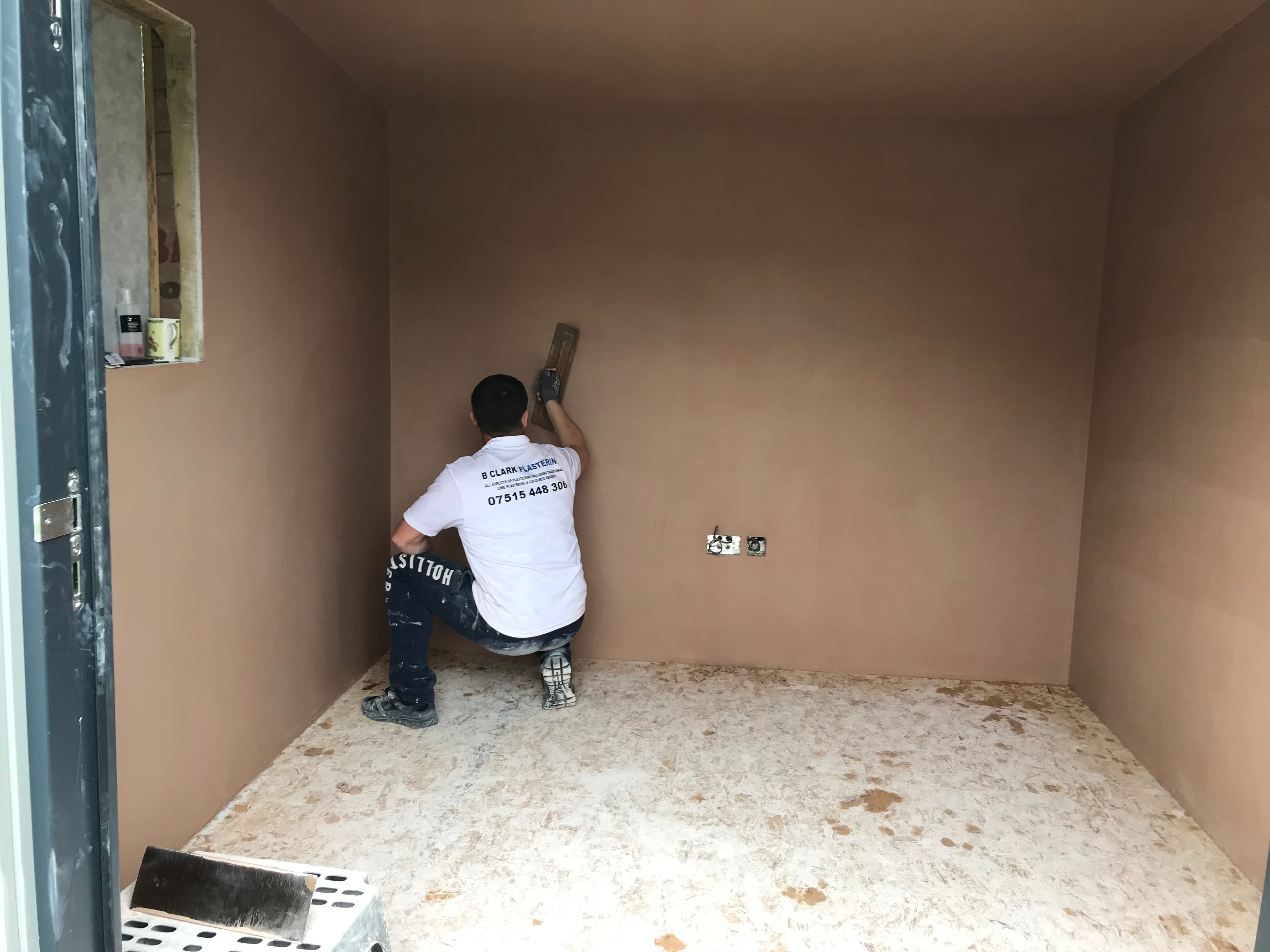 Skimming walls and ceilings - Image 42