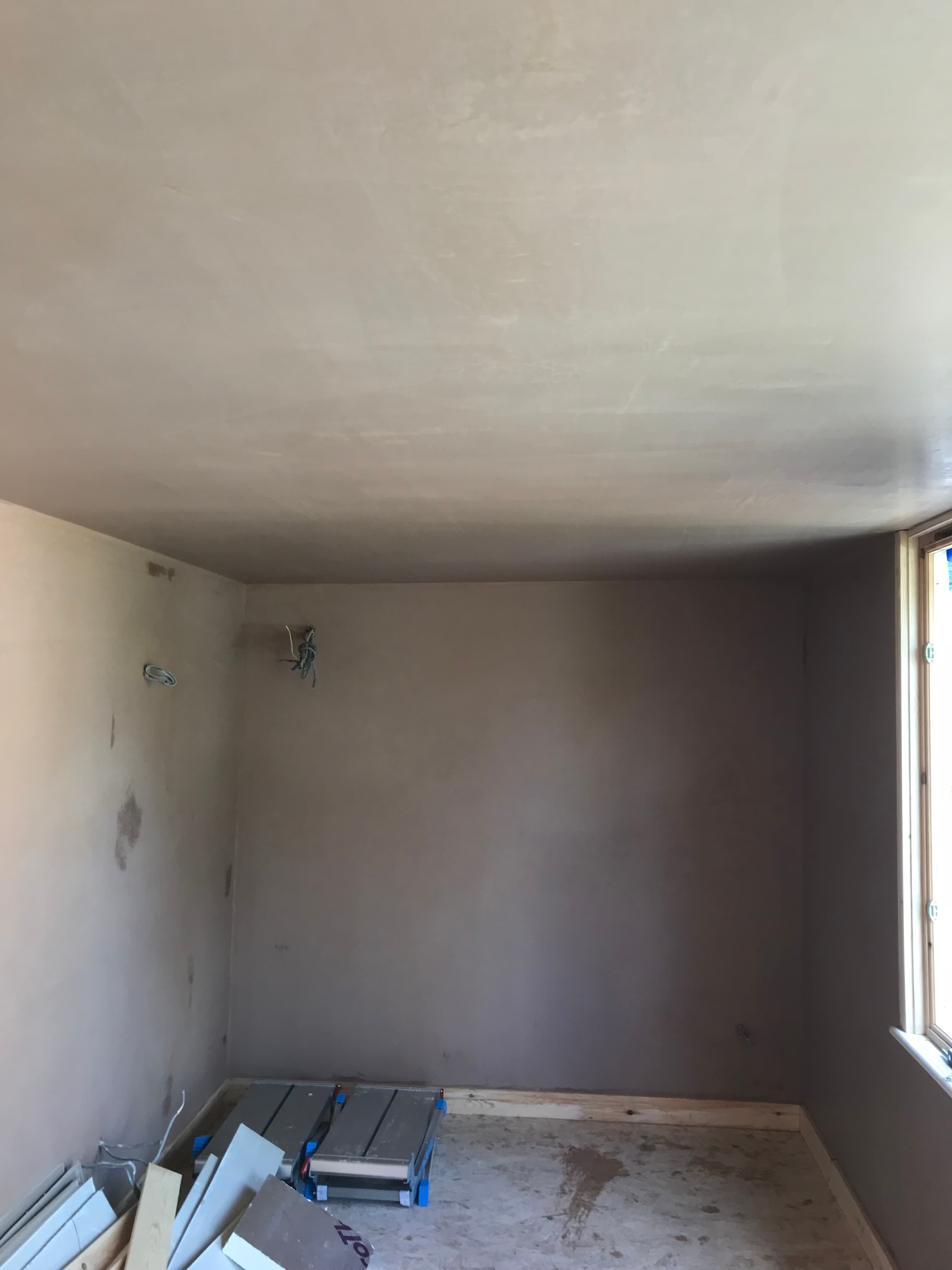 Skimming walls and ceilings - Image 43